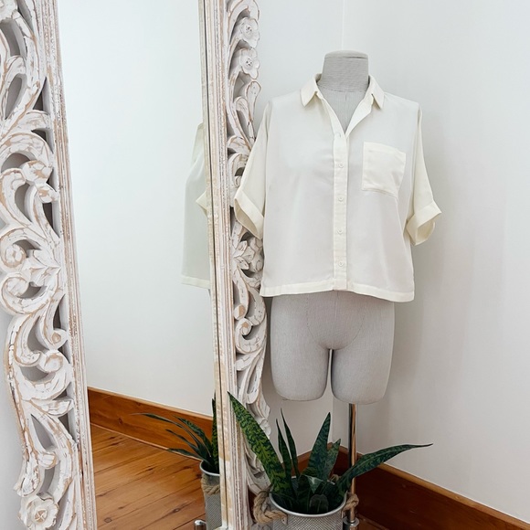 FREE WITH BUNDLE - Short Sleeve Blouse - Picture 4 of 8